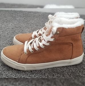 Old Navy camel color high tops w/furry lining